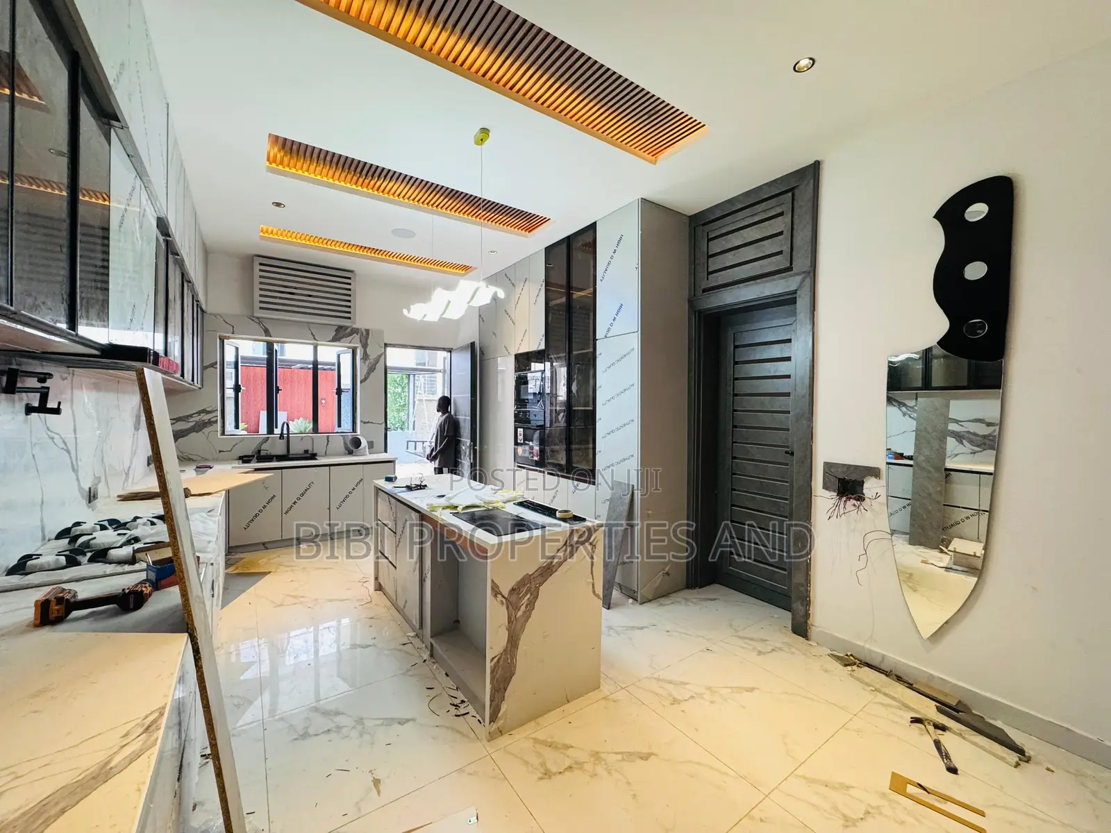 4bdrm Townhouse/Terrace in Utako for sale