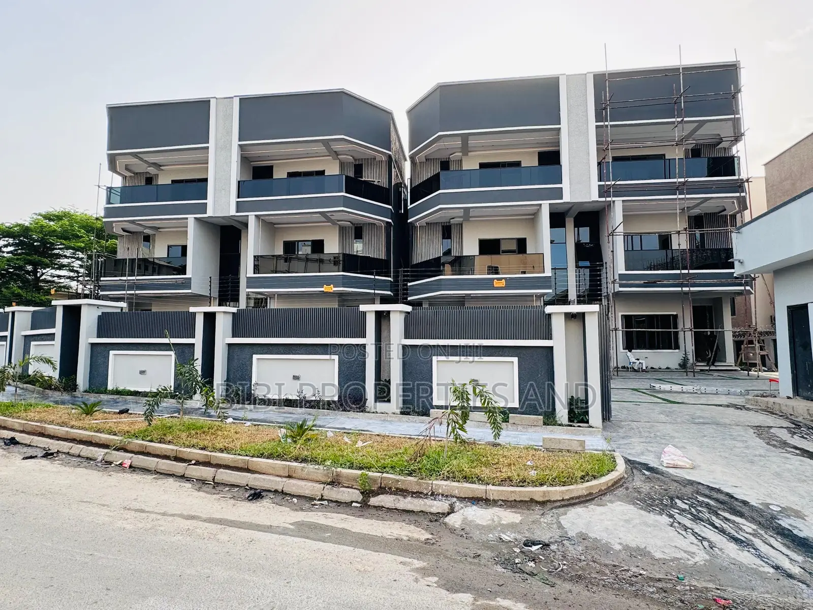 4bdrm Townhouse/Terrace in Utako for sale