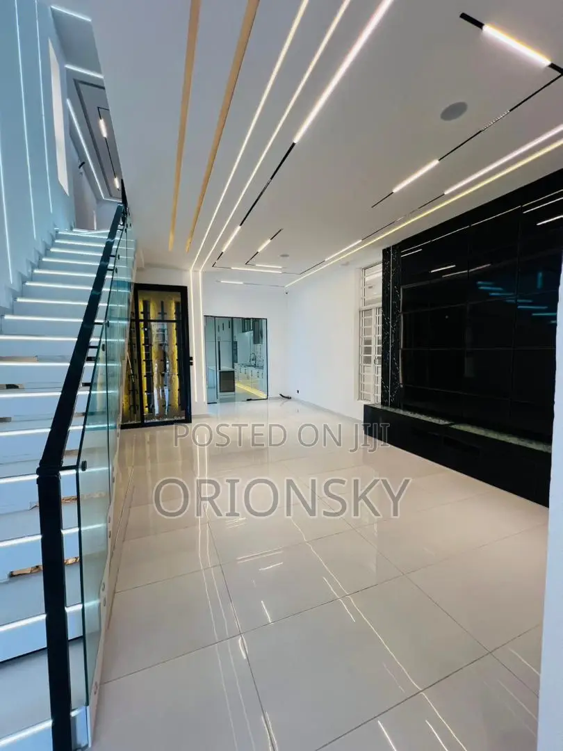 5bdrm Duplex in Ologolo for sale