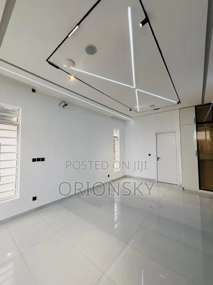 5bdrm Duplex in Ologolo for sale