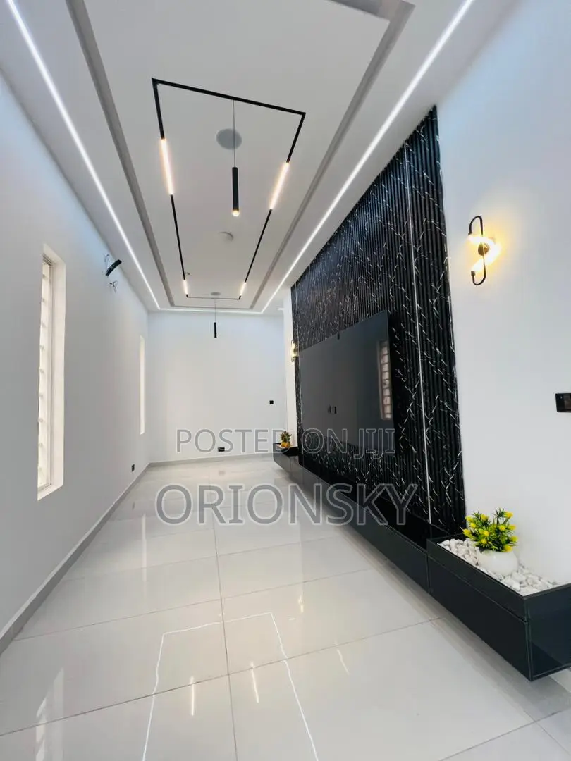 5bdrm Duplex in Ologolo for sale