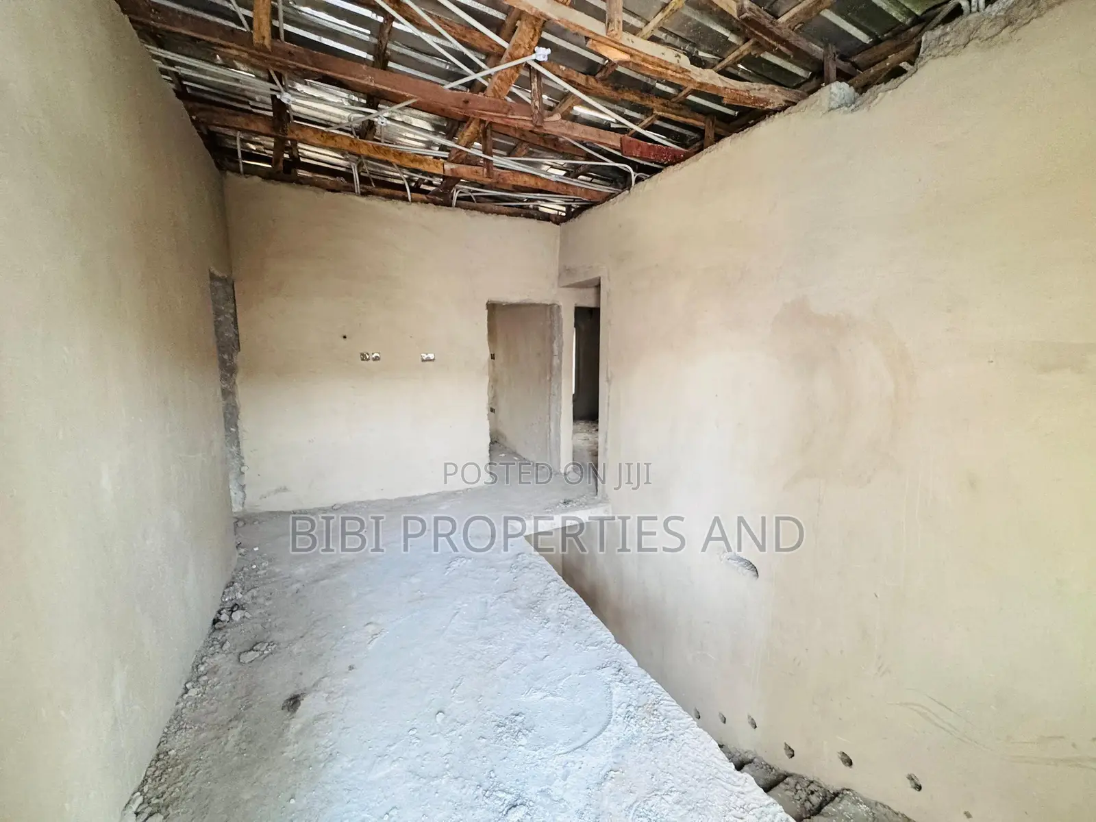 5bdrm Duplex in Karsana for sale