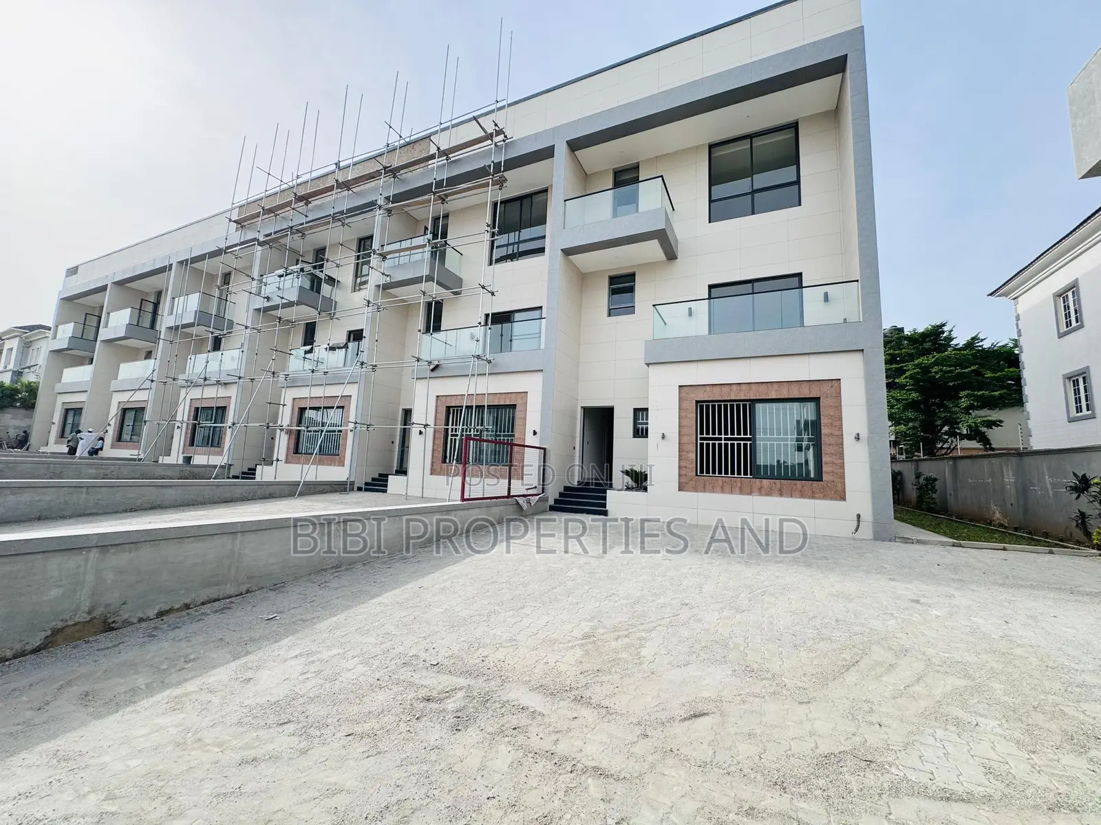5bdrm Townhouse/Terrace in Katampe Extension for sale