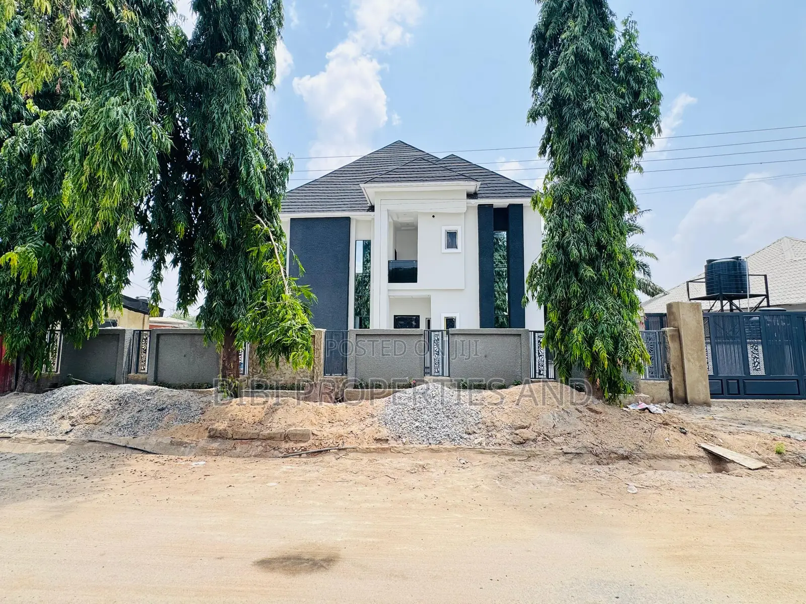 5bdrm Duplex in Gwarinpa for sale