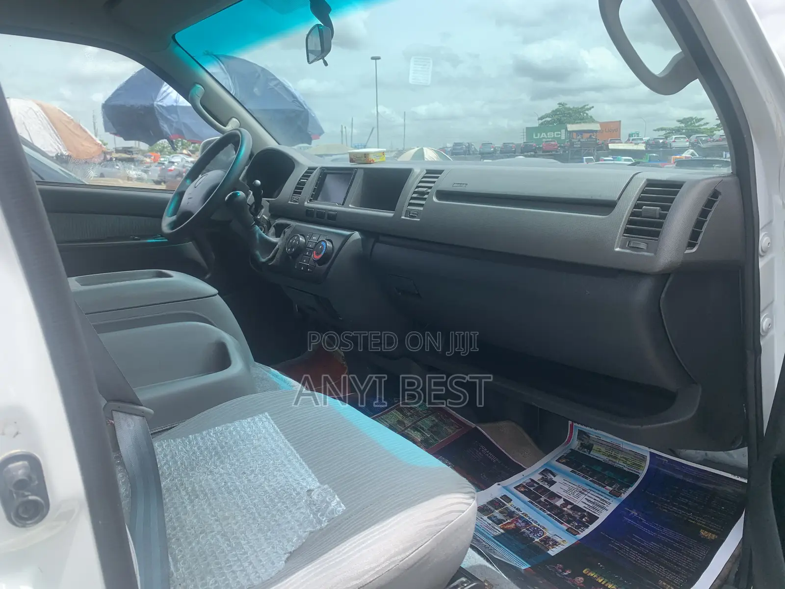 Toyota HiAce 2018 White
