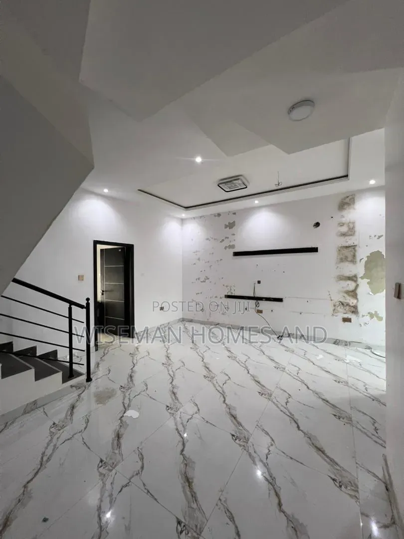 3bdrm Duplex in Ologolo Lekki for rent