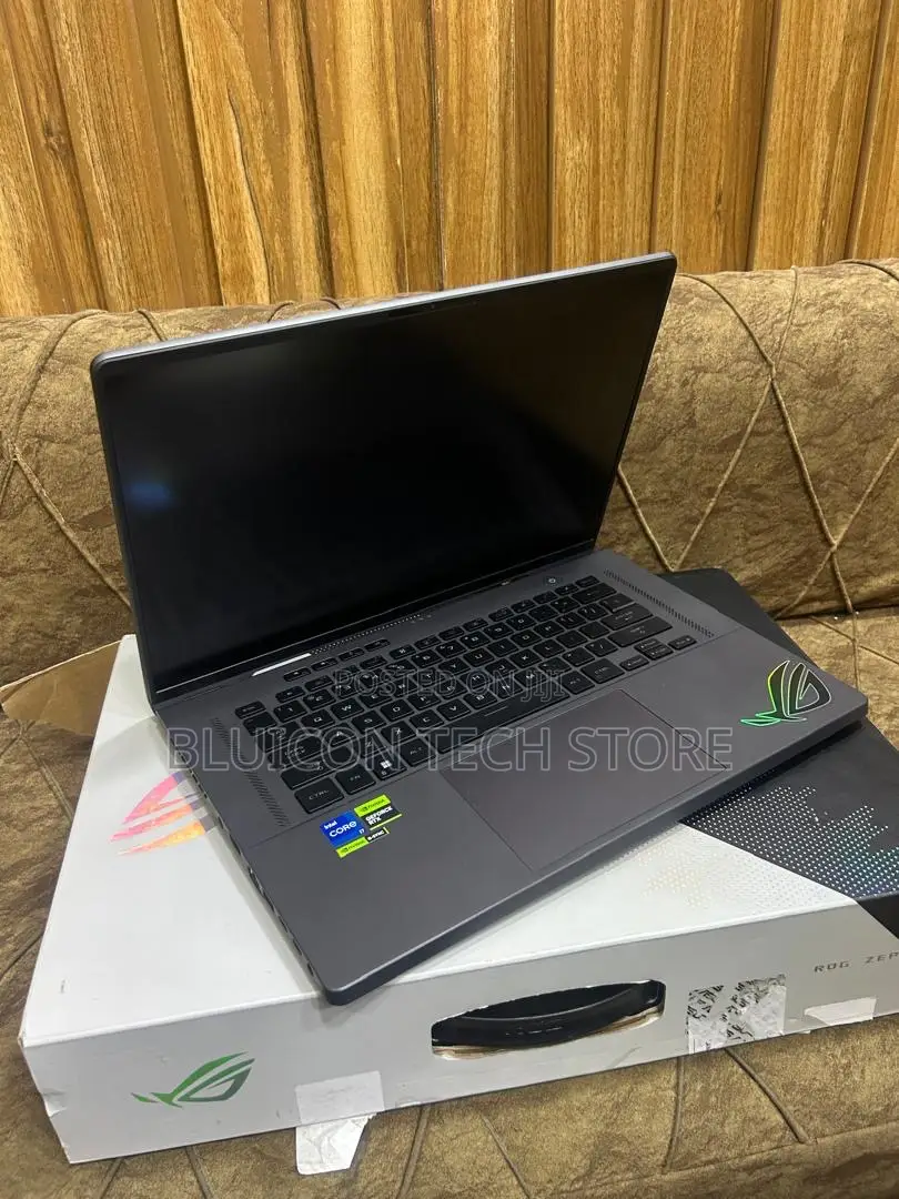 Laptop Asus ROG Zephyrus G16 32GB Intel Core i7 SSD 1T