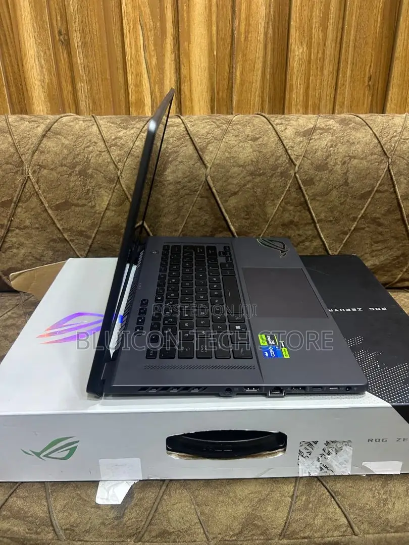 Laptop Asus ROG Zephyrus G16 32GB Intel Core i7 SSD 1T