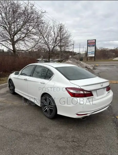 Honda Accord Touring 4dr Sedan FWD (3.5L 6cyl 6A) 2016 White