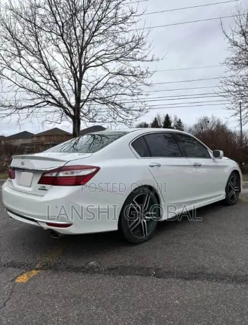 Honda Accord Touring 4dr Sedan FWD (3.5L 6cyl 6A) 2016 White