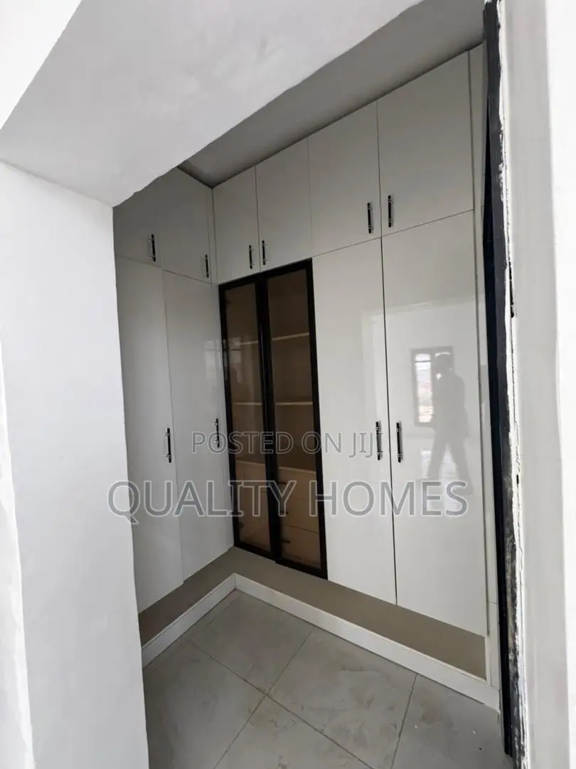Furnished 20bdrm Mansion in Zone 2 / Wuse for sale