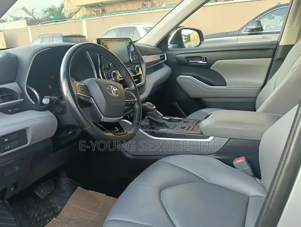 Toyota Highlander XLE AWD 2020 Silver