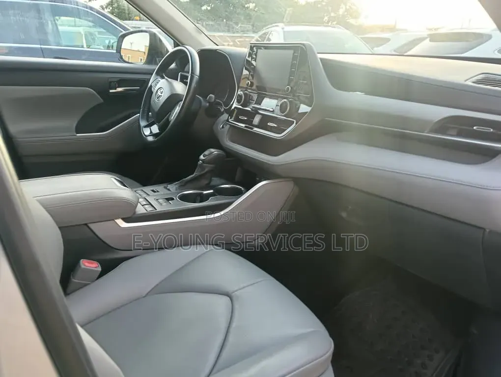 Toyota Highlander XLE AWD 2020 Silver