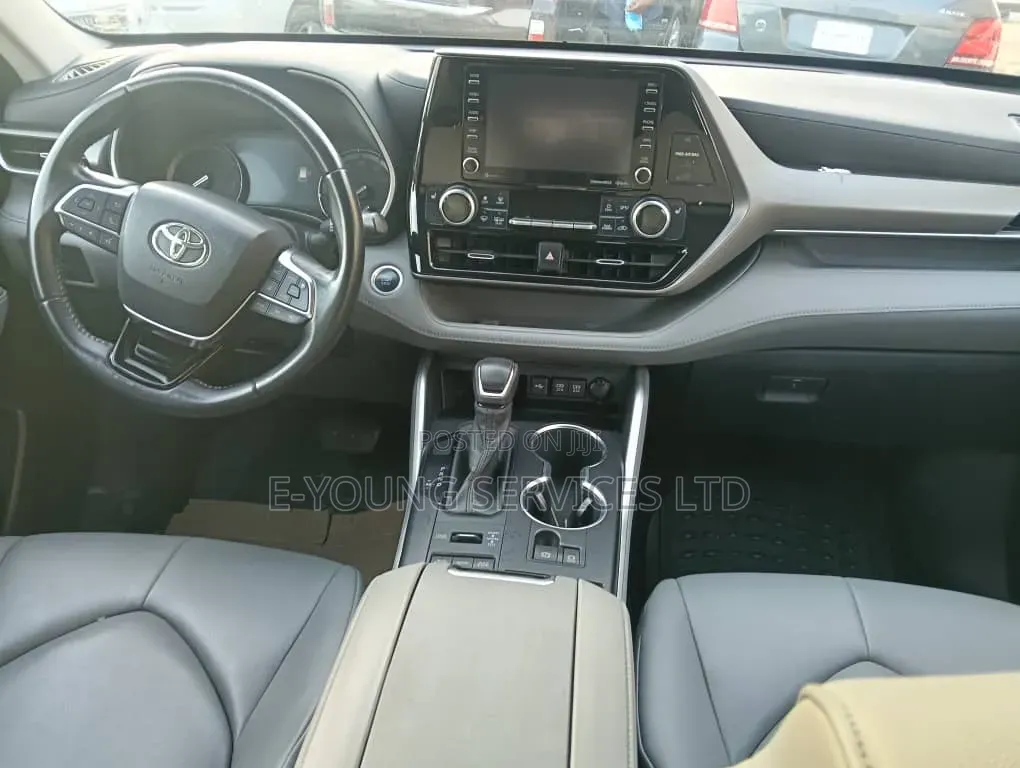 Toyota Highlander XLE AWD 2020 Silver