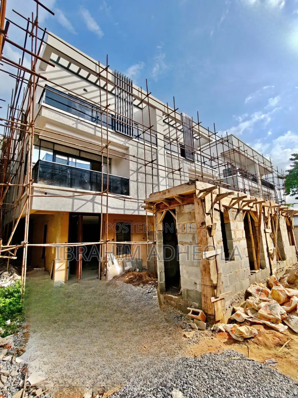 5bdrm Duplex in Ikeja Gra for sale