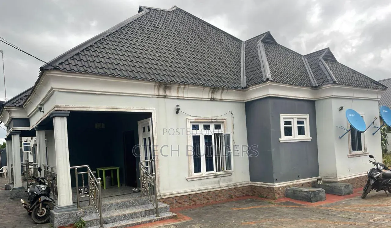 4bdrm Bungalow in Benin City for sale