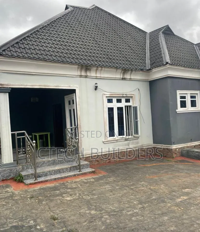 4bdrm Bungalow in Benin City for sale