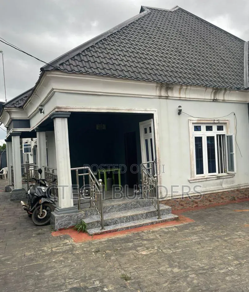4bdrm Bungalow in Benin City for sale