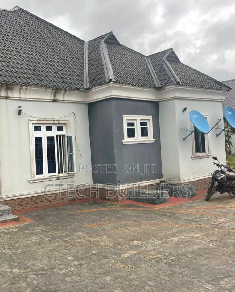 4bdrm Bungalow in Benin City for sale