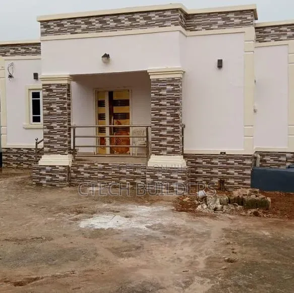 3bdrm Bungalow in Benin City for sale