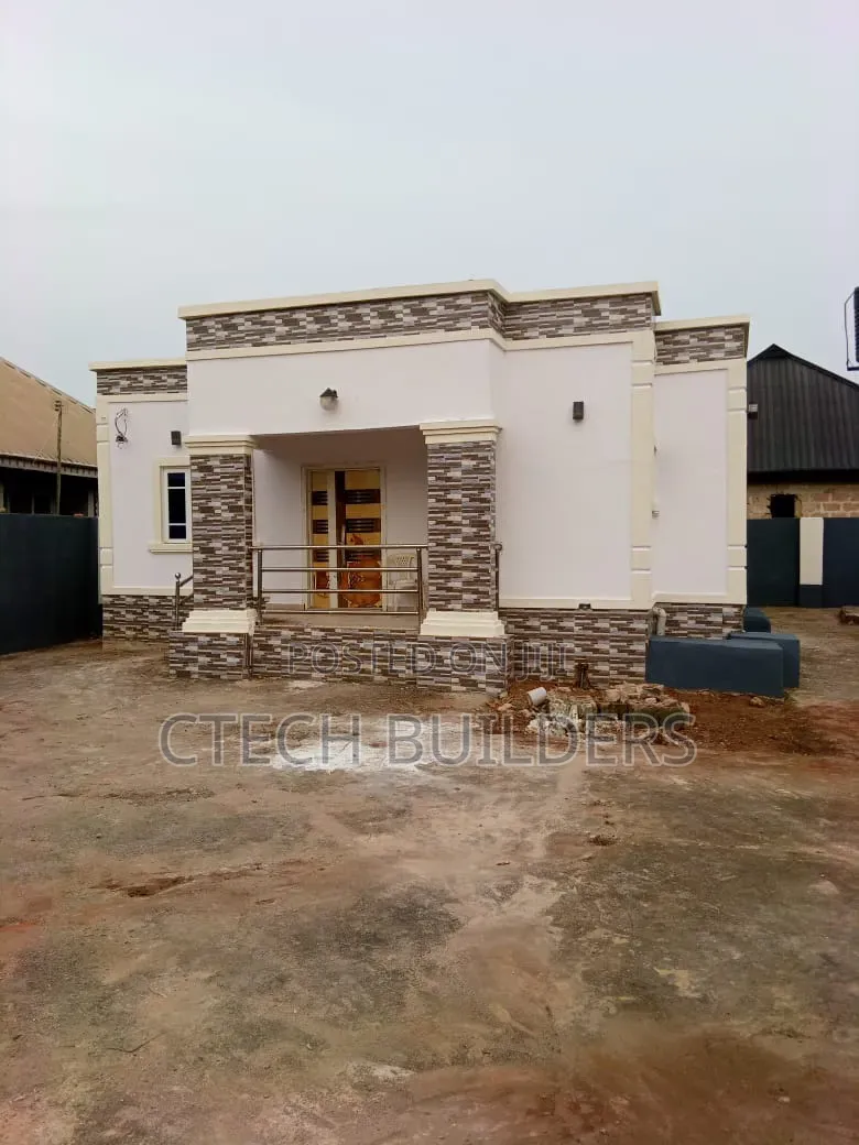 3bdrm Bungalow in Benin City for sale