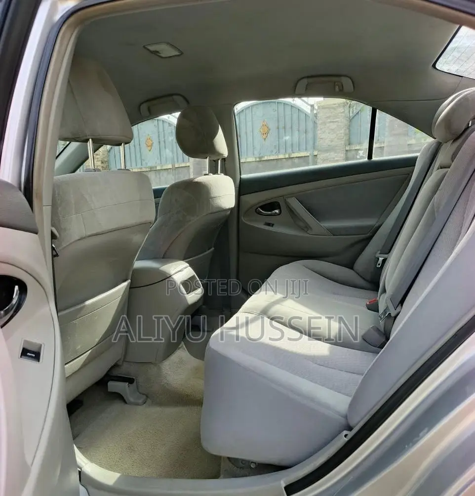 Toyota Camry 2010 Silver