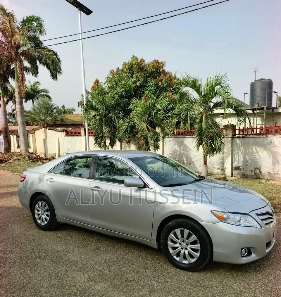 Toyota Camry 2010 Silver