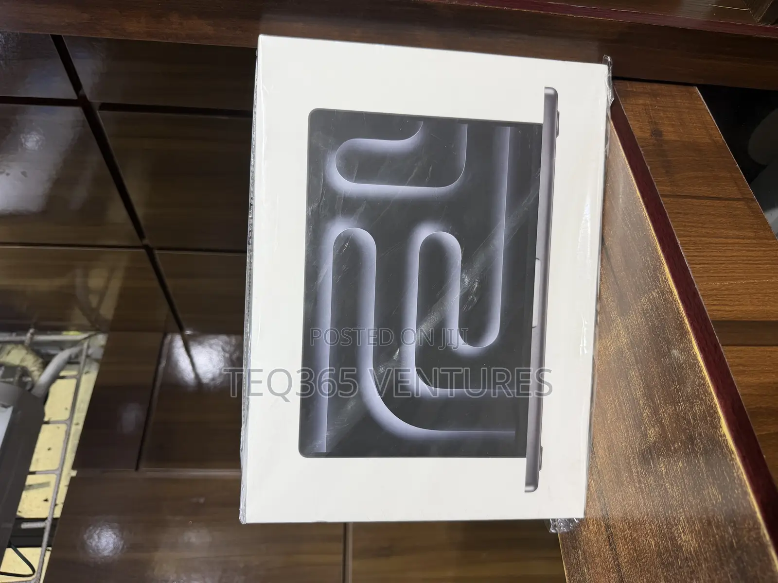 New Laptop Apple MacBook Pro 2025 M5 24GB Apple M5 SSD 1T