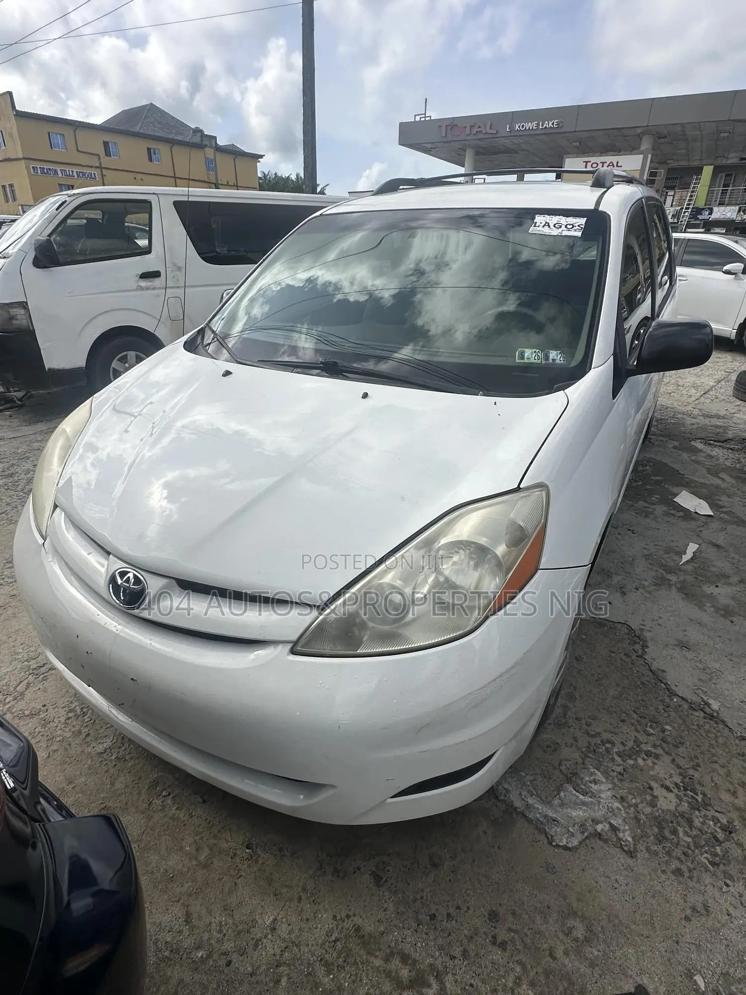 Toyota Sienna LE 2008 White