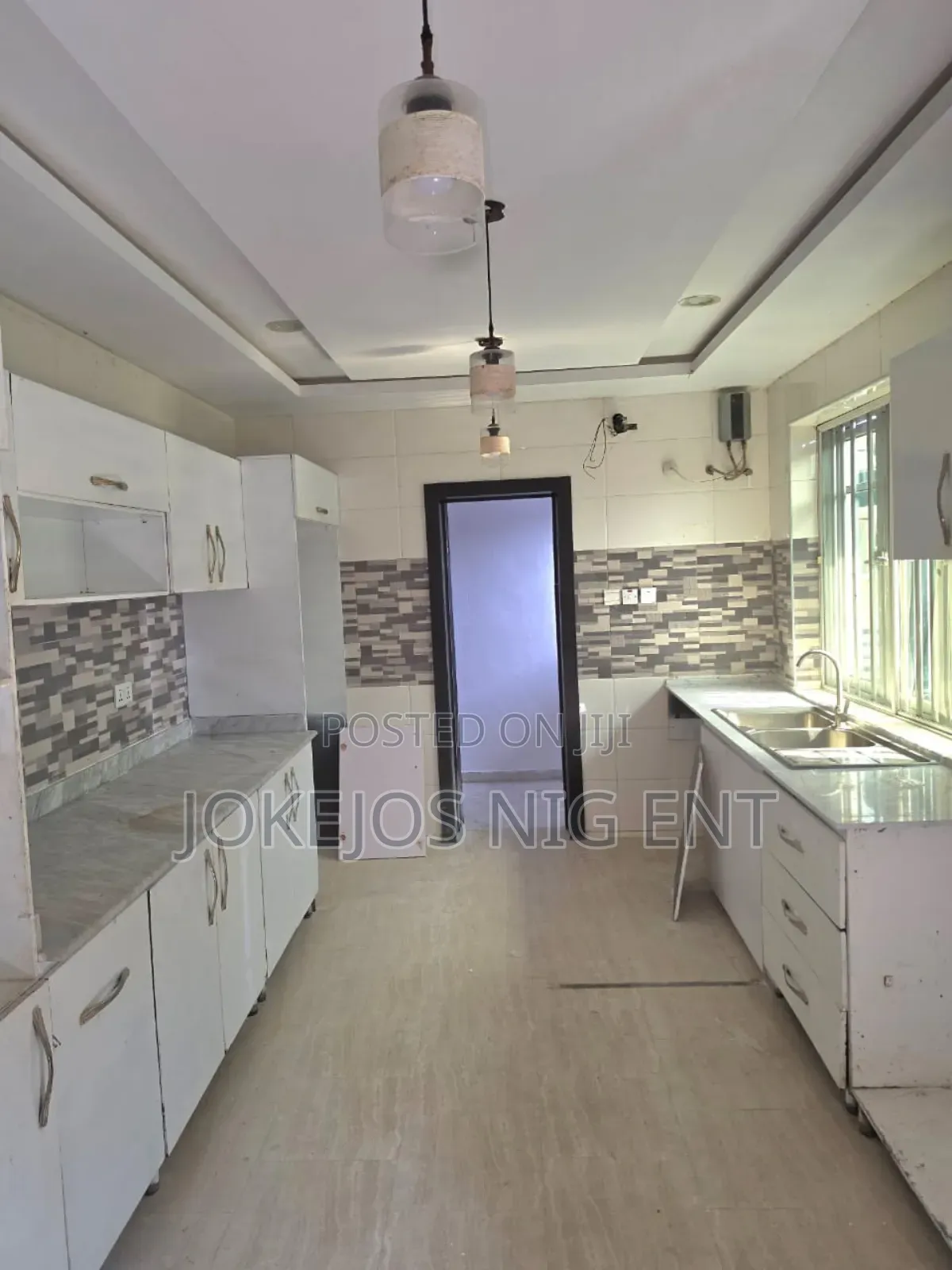 5bdrm Duplex in Daimond Estate, Sangotedo for rent