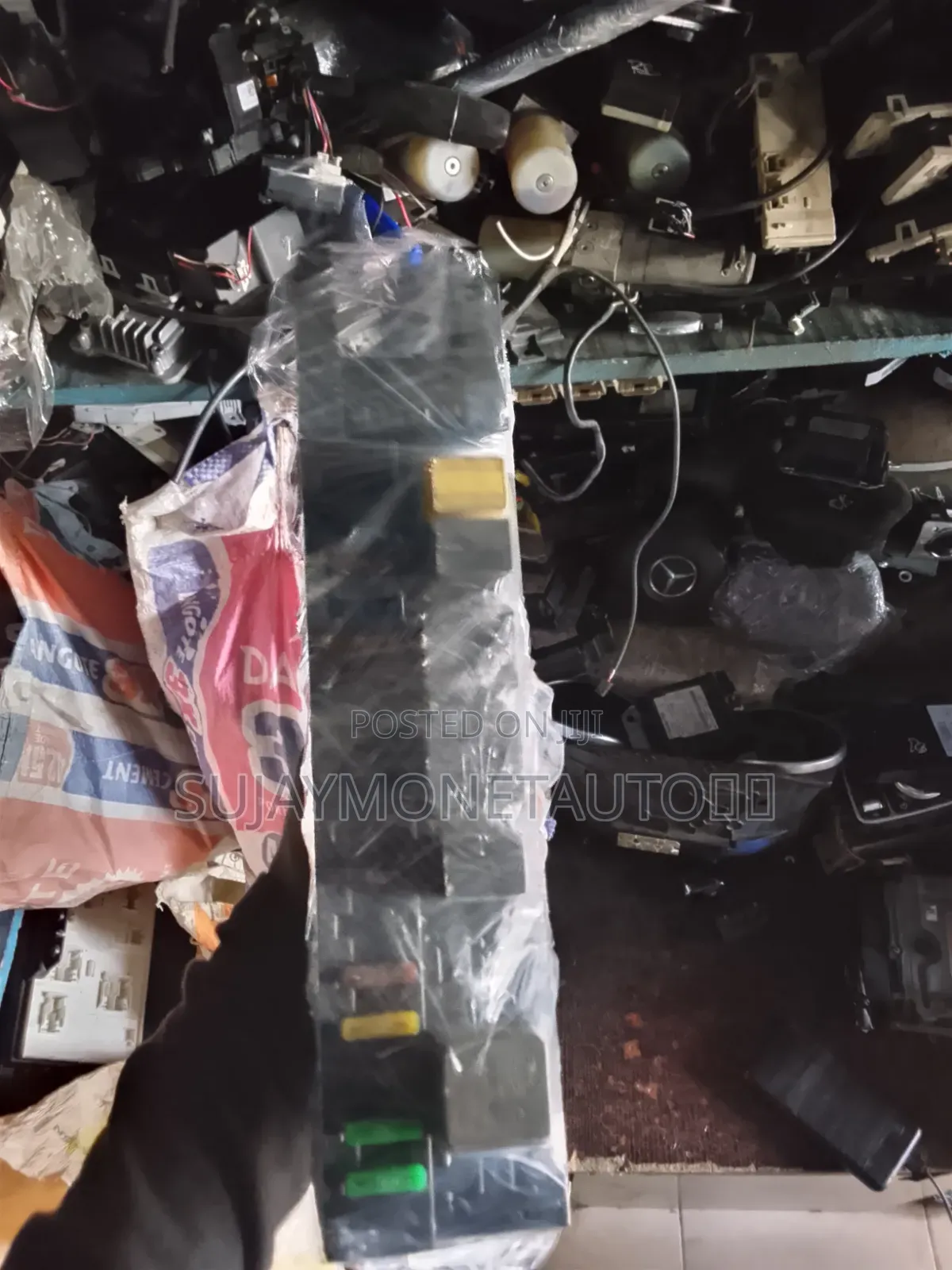 Mercedes Benz 463 Back Fuse Box