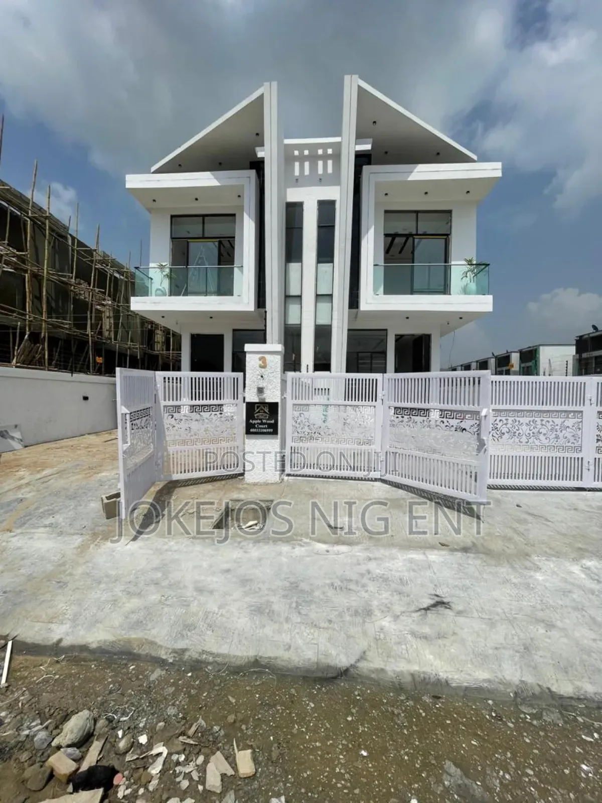 4bdrm Duplex in Ikota Gra Lekki for sale