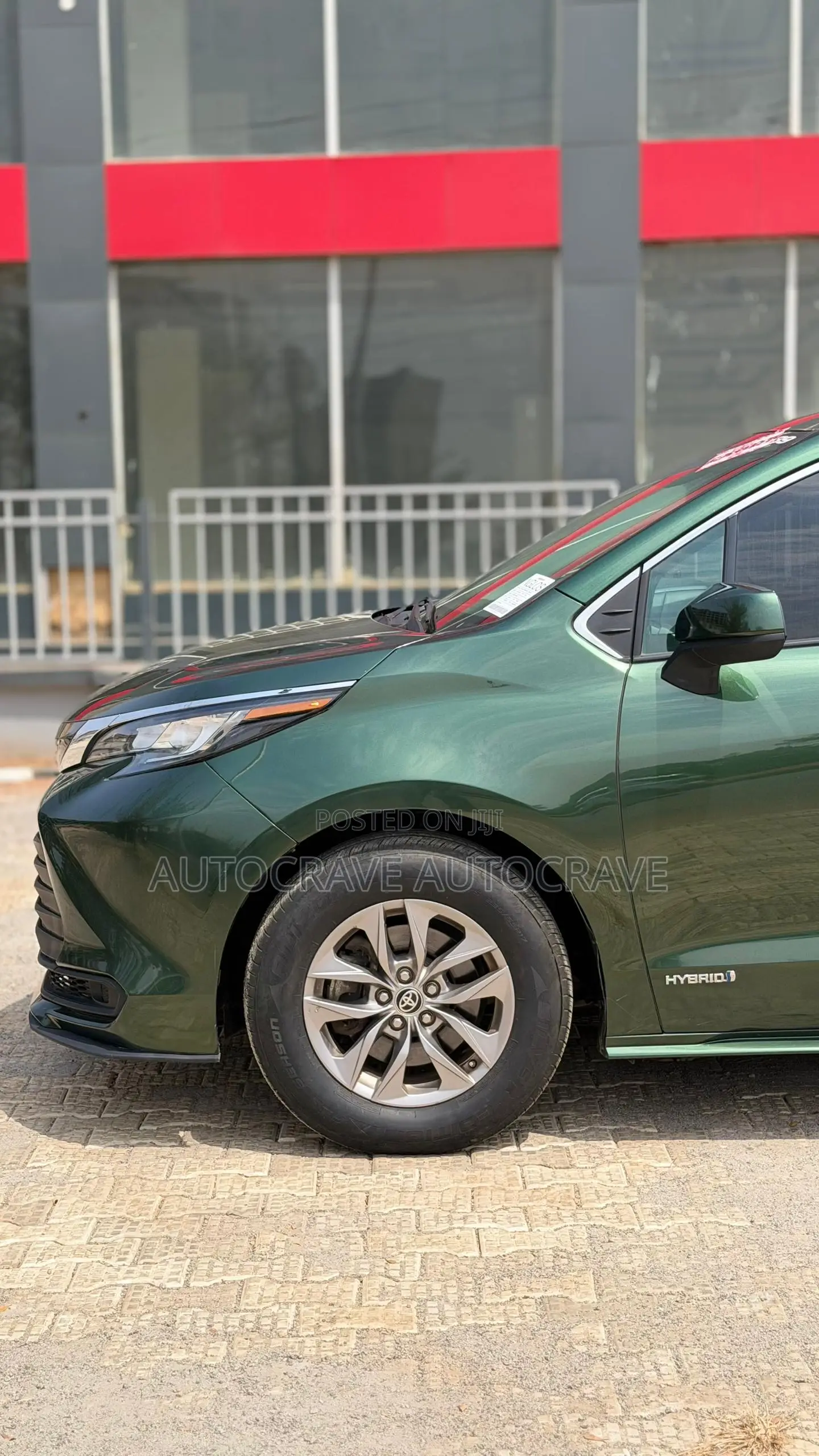 Toyota Sienna LE 8-Passenger AWD 2021 Green