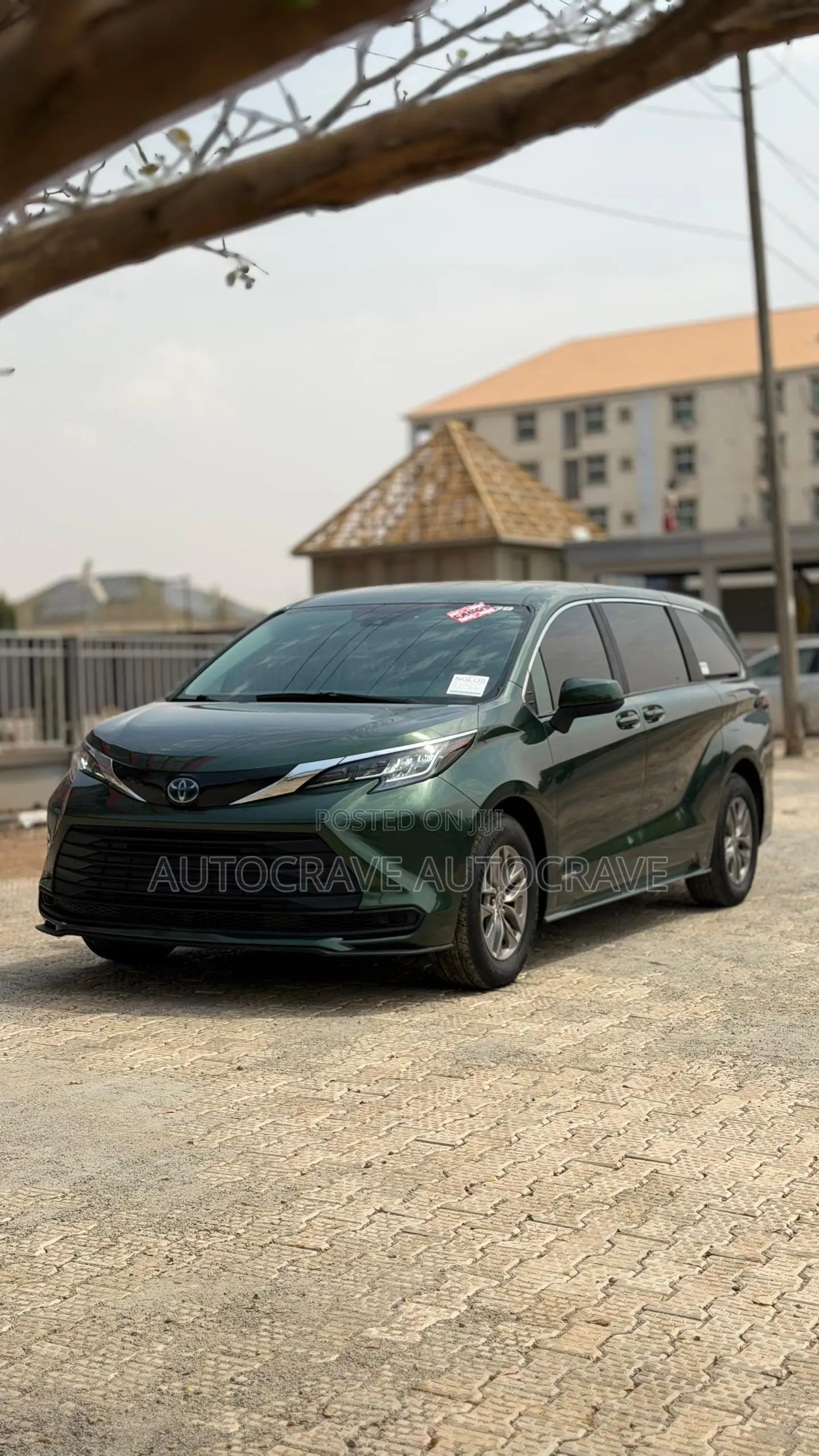 Toyota Sienna LE 8-Passenger AWD 2021 Green