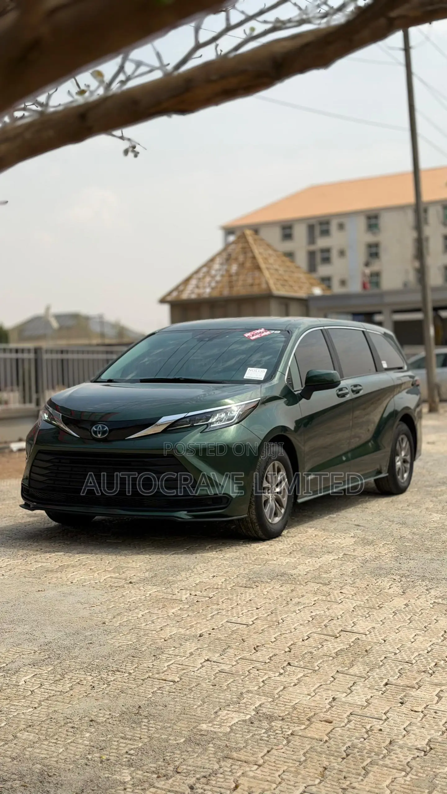 Toyota Sienna LE 8-Passenger AWD 2021 Green