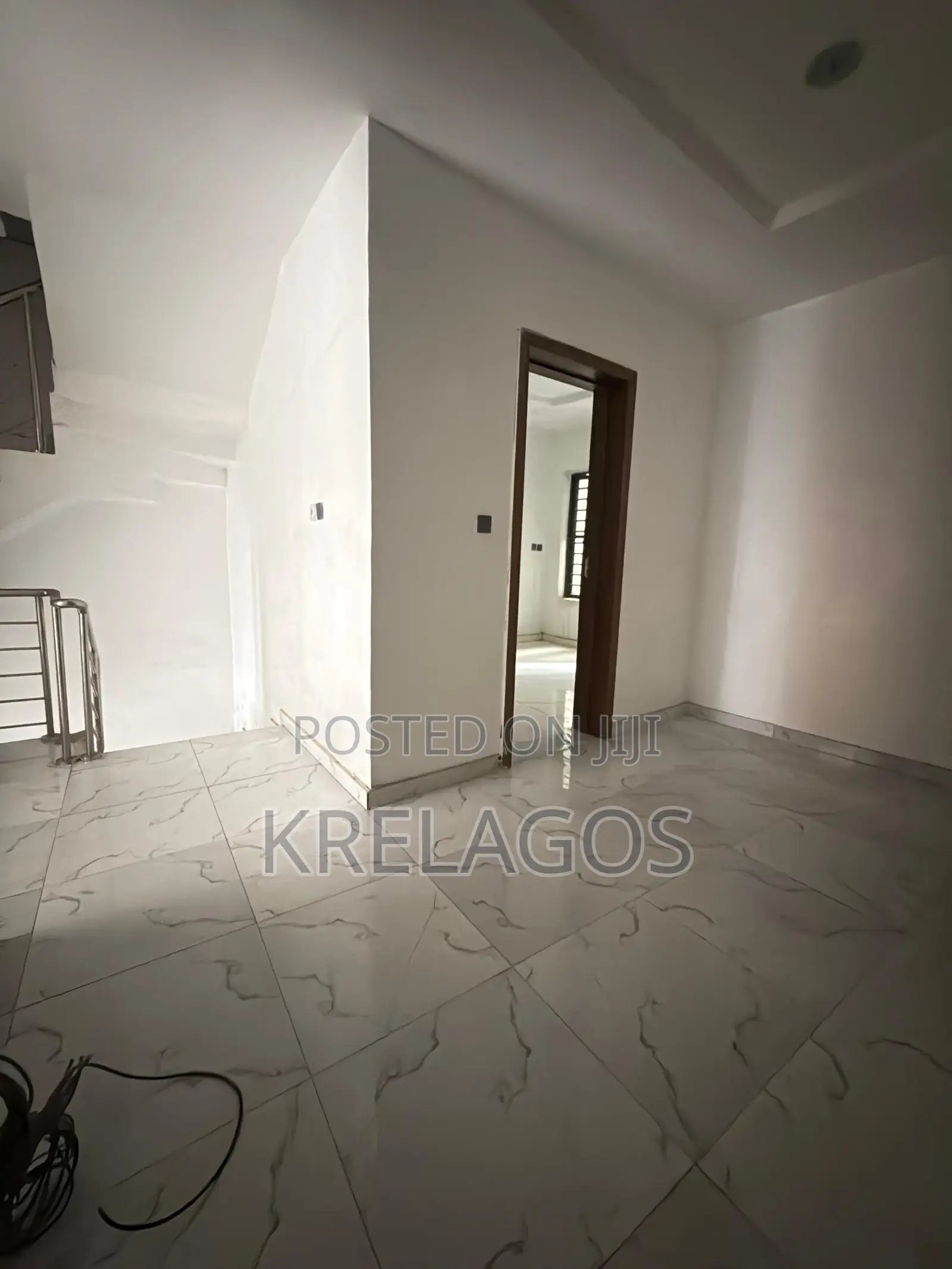 4bdrm Duplex in Chevron for sale