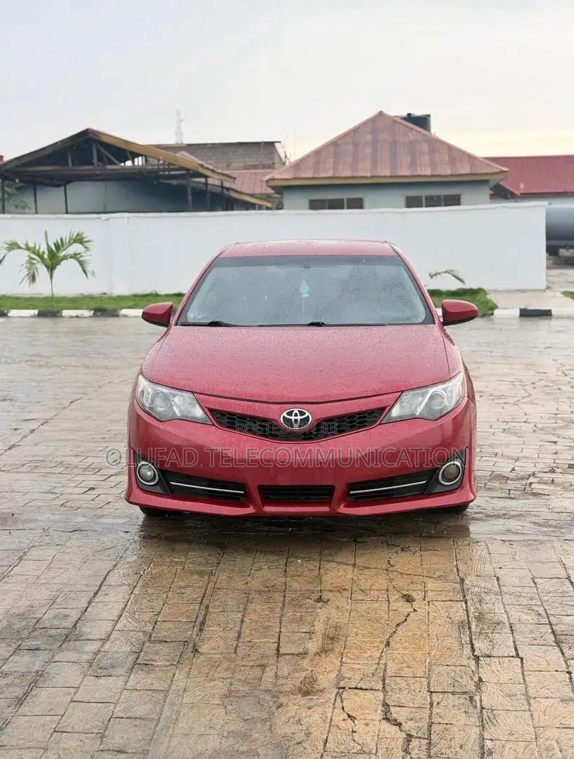 Toyota Camry SE 4dr Sedan (2.5L 4cyl 6A) 2014 Red