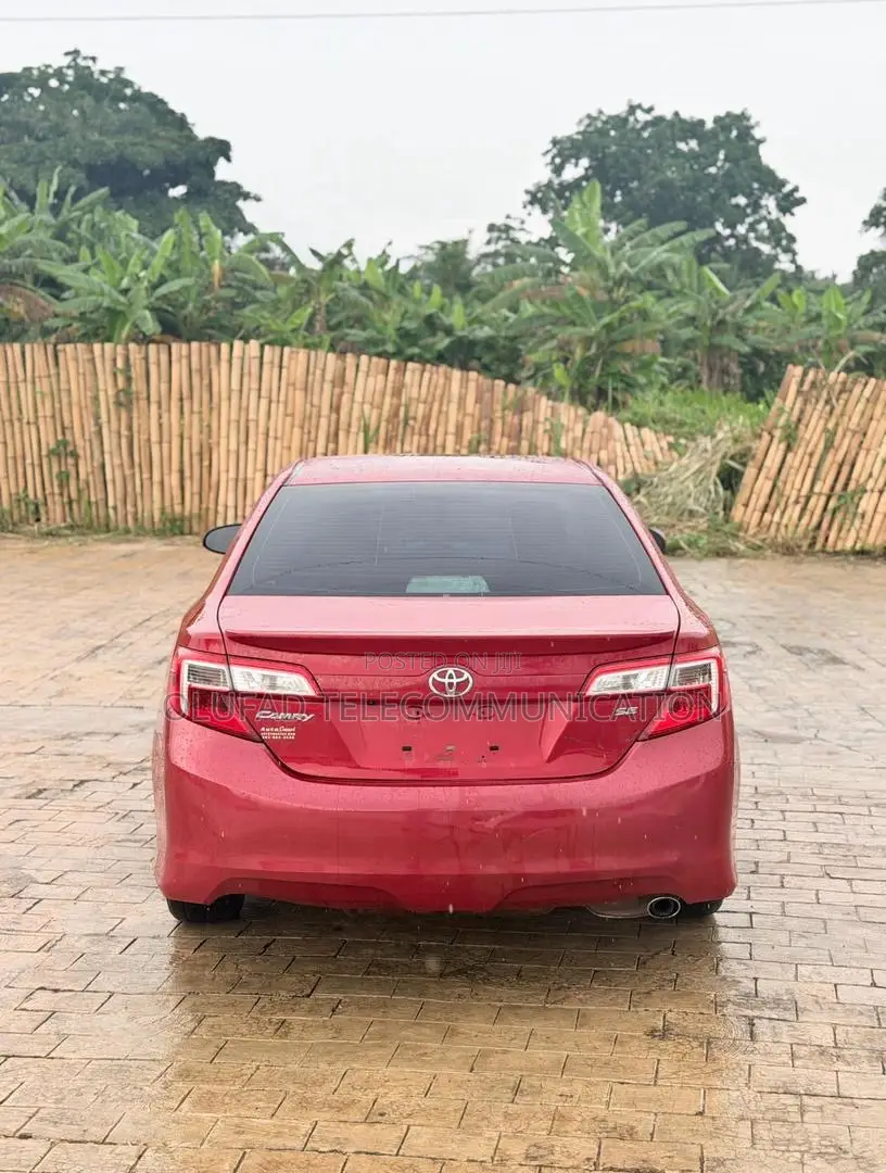 Toyota Camry SE 4dr Sedan (2.5L 4cyl 6A) 2014 Red