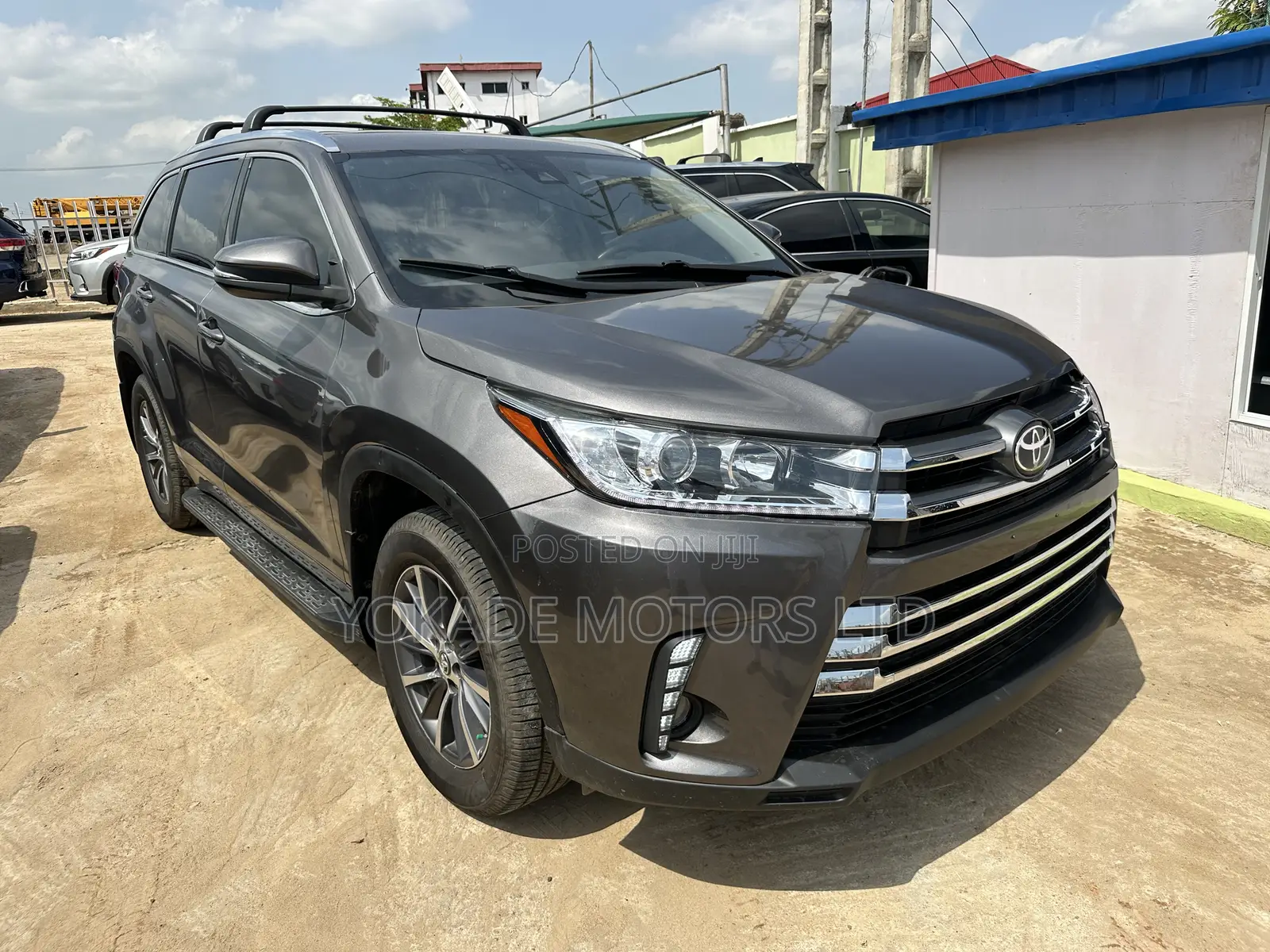 Toyota Highlander XLE 4x4 V6 (3.5L 6cyl 8A) 2017 Gray