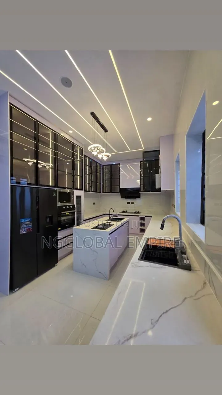 5bdrm Duplex in Oral Estate, Chevron for sale