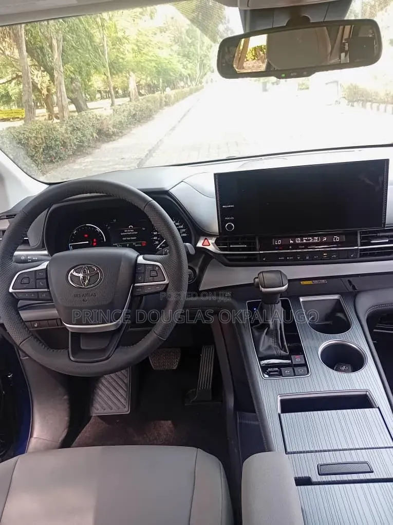 Toyota Sienna 2025 Blue