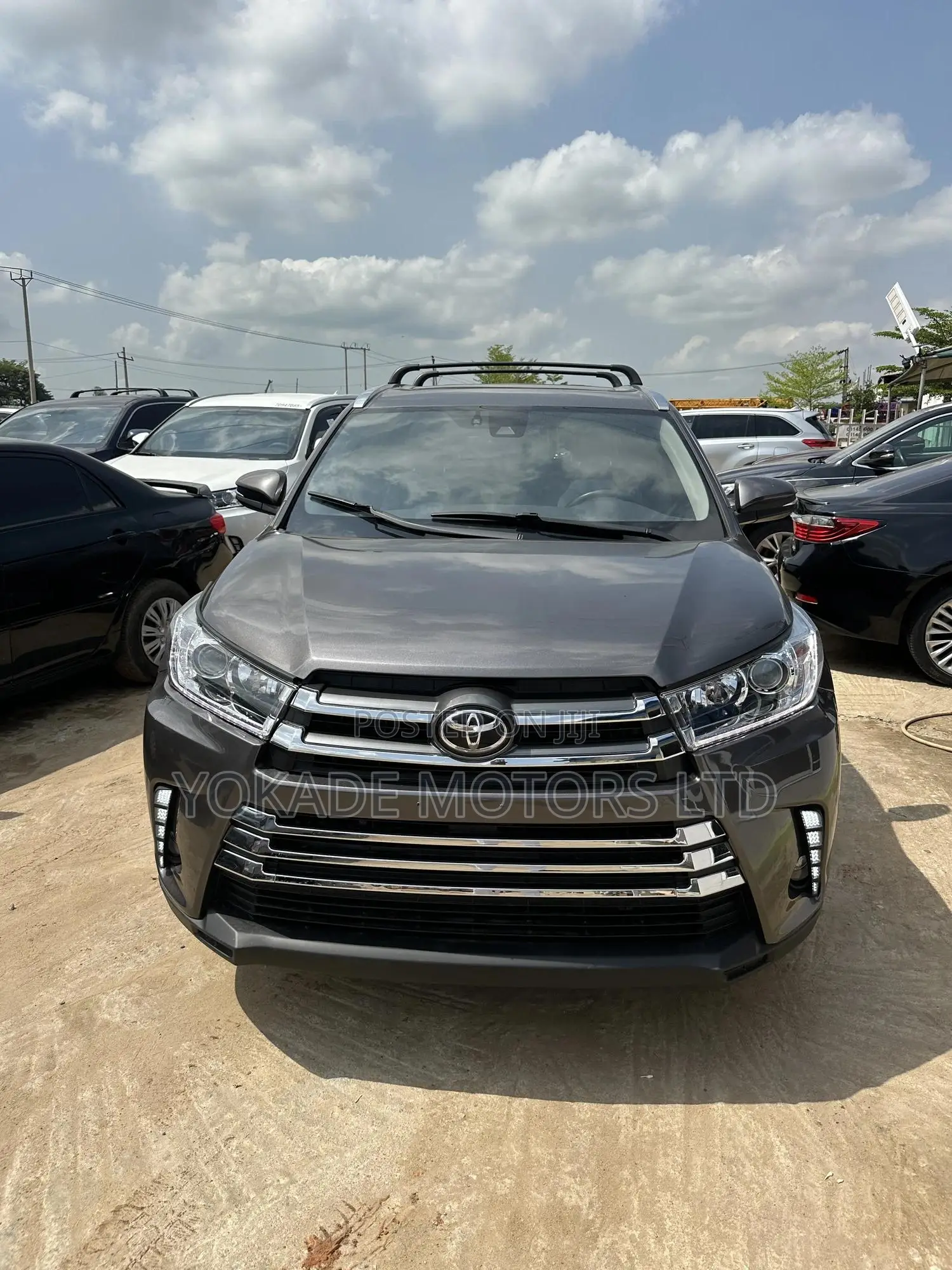 Toyota Highlander XLE 4x4 V6 (3.5L 6cyl 8A) 2017 Gray