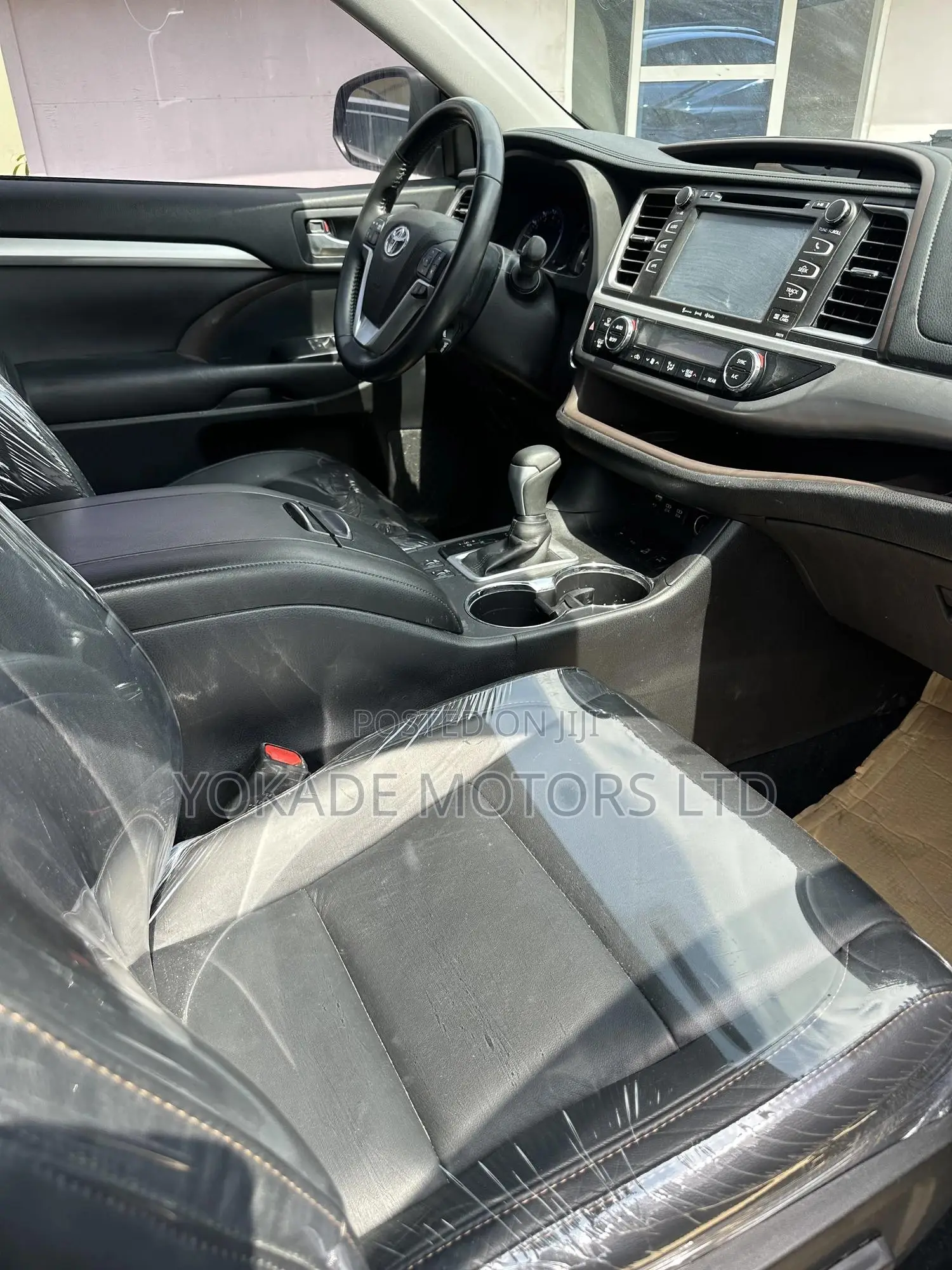 Toyota Highlander XLE 4x4 V6 (3.5L 6cyl 8A) 2017 Gray
