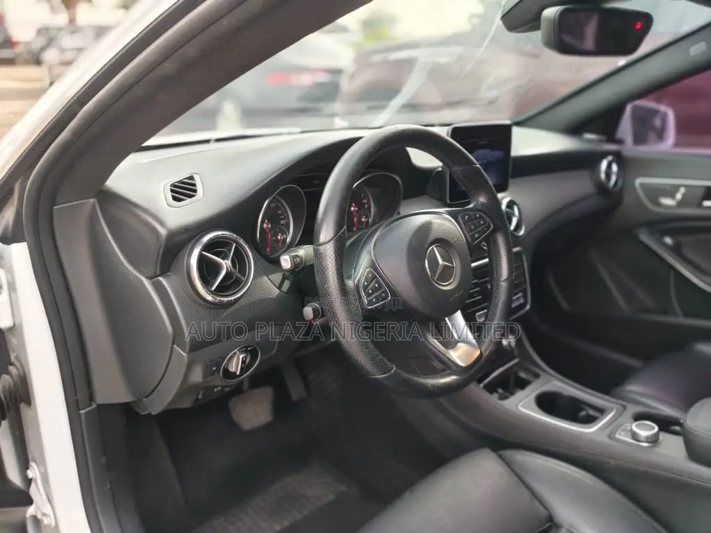 Mercedes-Benz CLA-Class CLA 250 4MATIC Sedan 2019 White