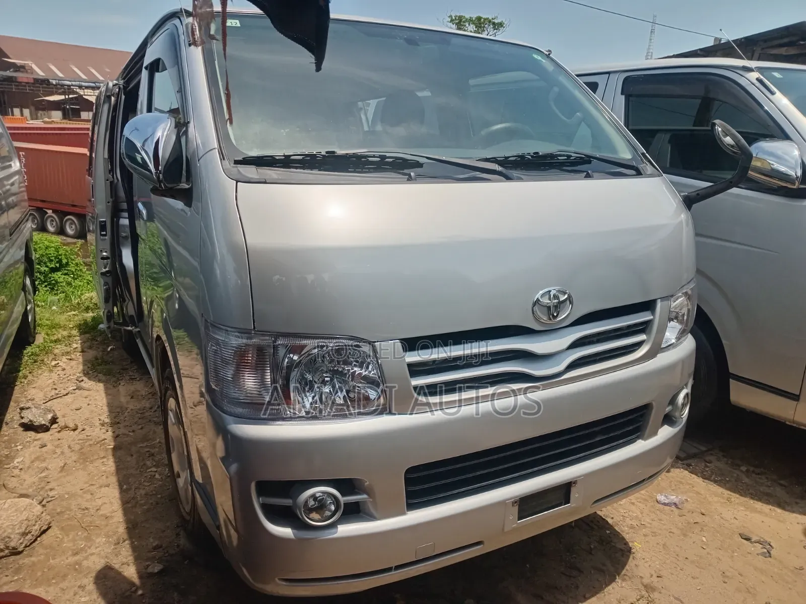 Toyota HiAce 2012 Silver