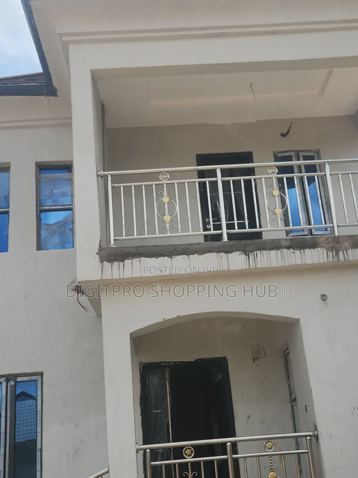 5bdrm House in Gbenaje Phase 3, Alimosho for sale