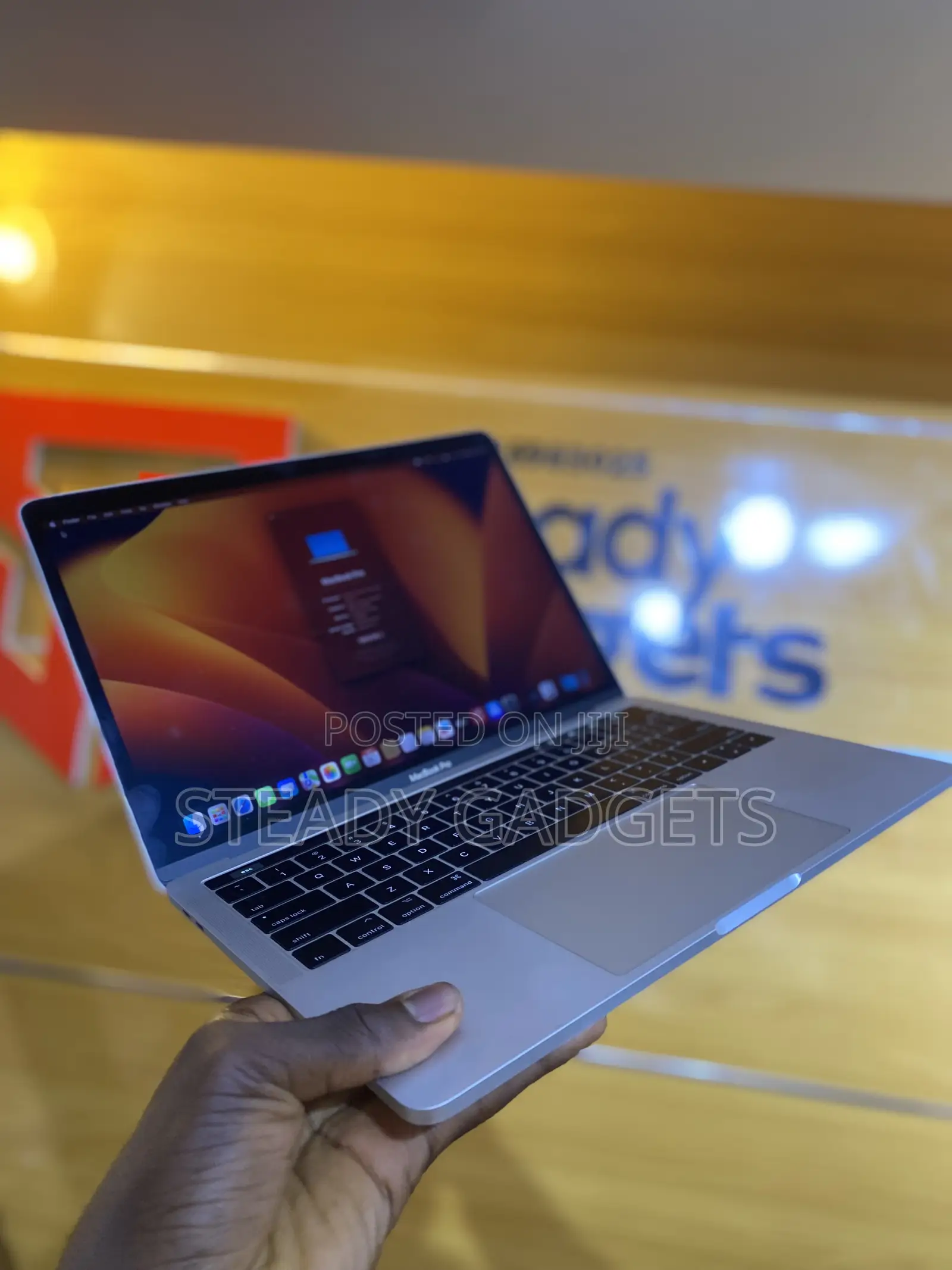 Laptop Apple MacBook Pro 2017 16GB Intel Core i7 SSD 512GB