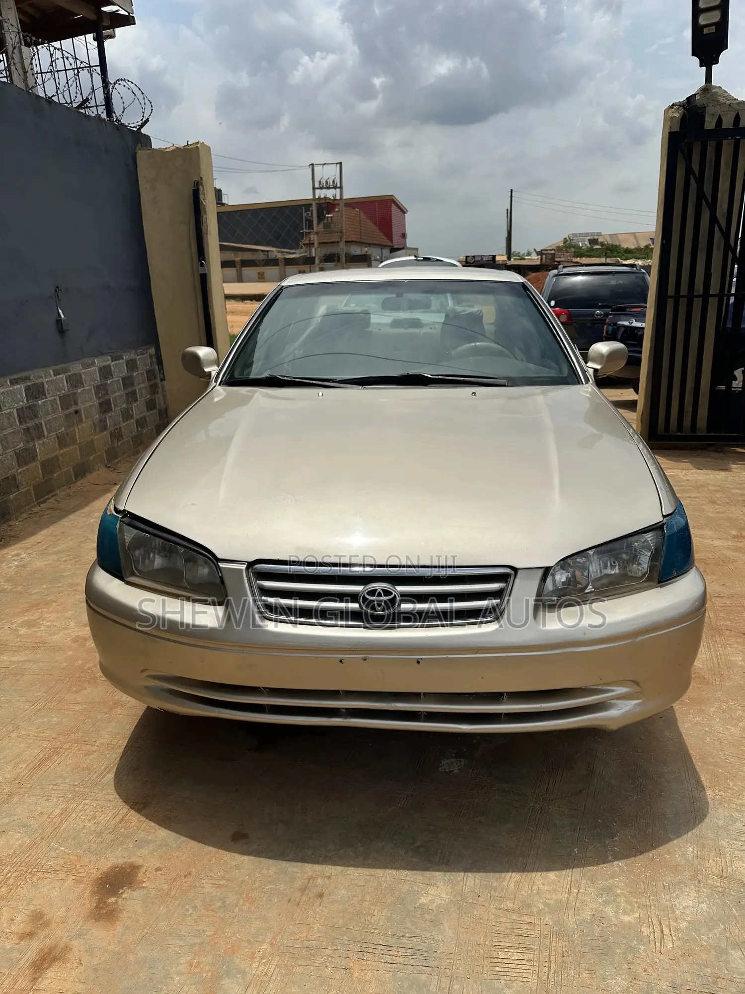 Toyota Camry LE 4dr Sedan (2.2L 4cyl 4A) 2001 Gold