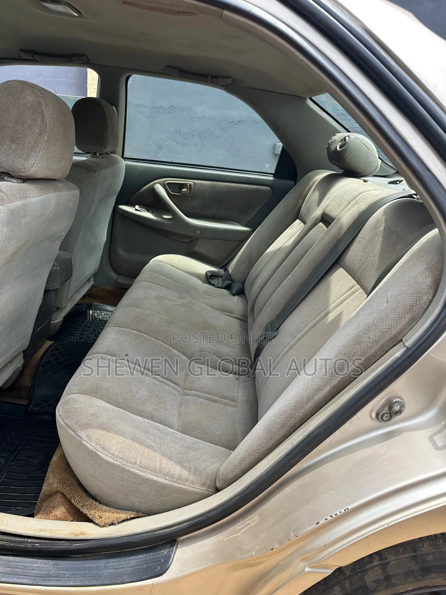 Toyota Camry LE 4dr Sedan (2.2L 4cyl 4A) 2001 Gold