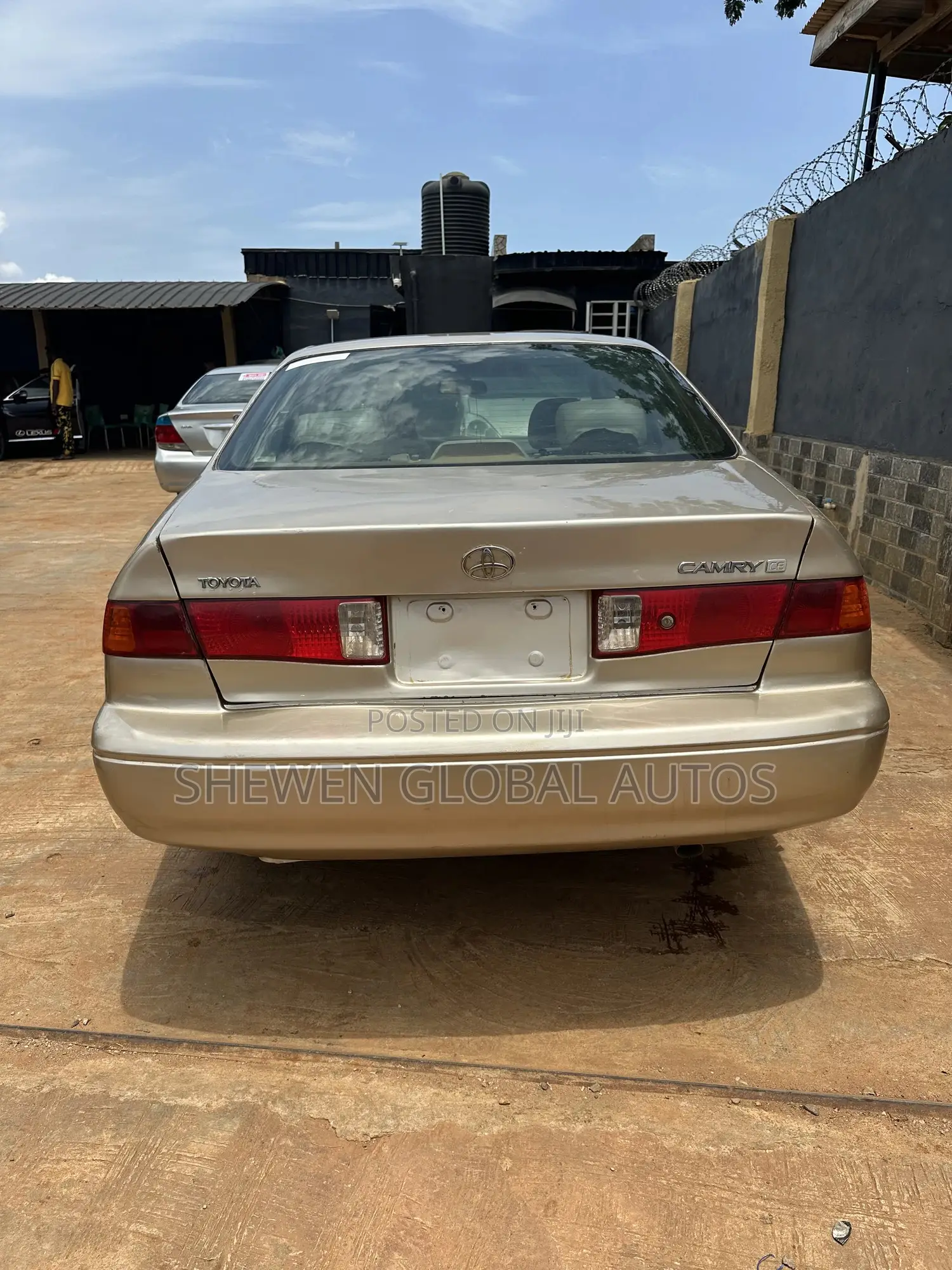 Toyota Camry LE 4dr Sedan (2.2L 4cyl 4A) 2001 Gold